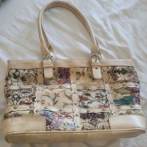 Bueno brand bag with embroidered floral print